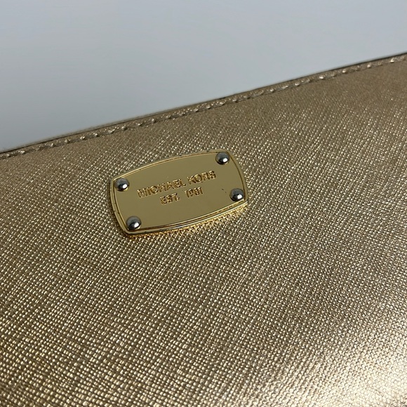 Michael Kors Wallet - Picture 5 of 17